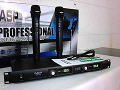 UHF wireless microphone