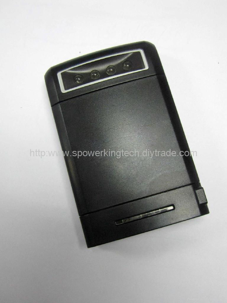 AA/AAA battery charger with flashlight function 3