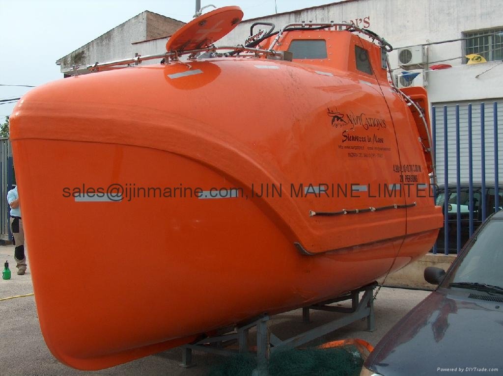 Totally enclosed lifeboat