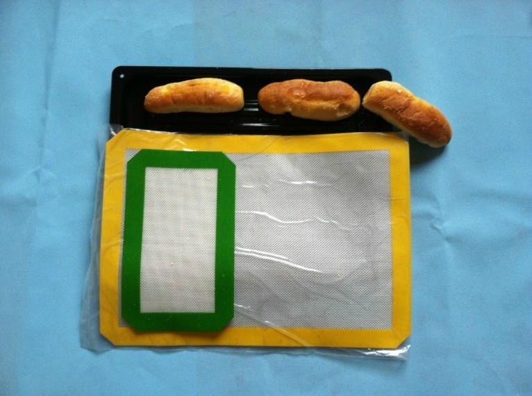 "Non-slip pastry mat" non-stick and reusable