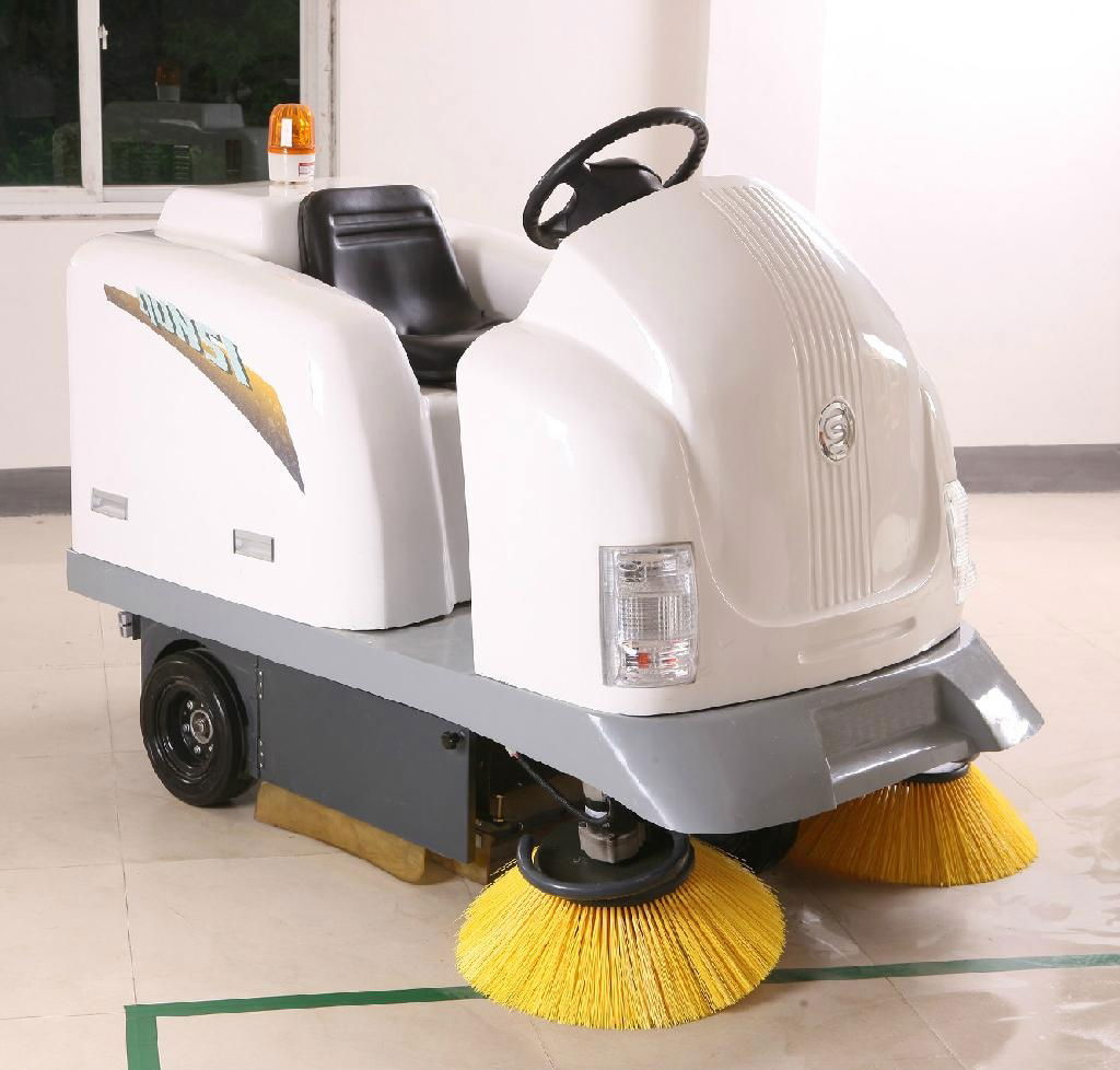 Electric Street Sweeper 2