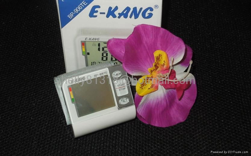 OEM wrist blood pressure monitor,sensitive key 2