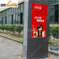 Full color and sun readable outdoor LCD advertising totem