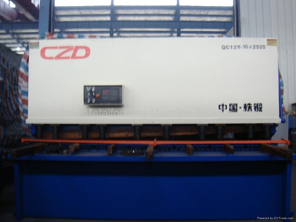 QC12K-6x2500 hydraulic swing beam shearing machine