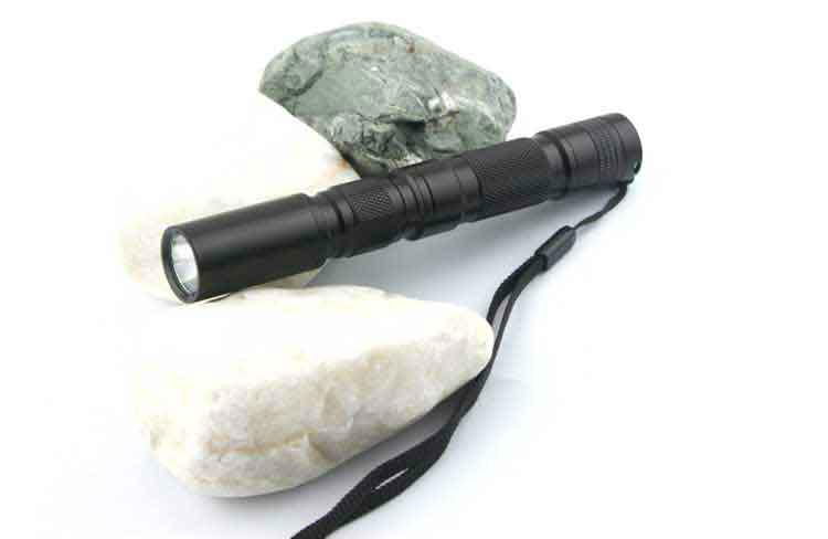 Brinyte portable extension-type nimi rechargeable flashlight