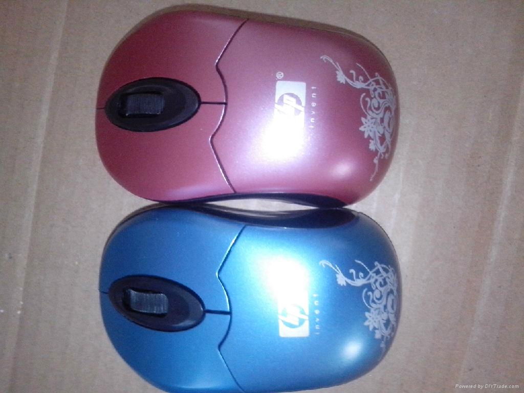 The small blue and white porcelain HP mouse 