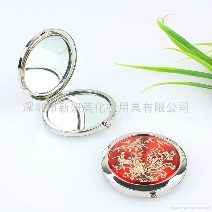 Iron Round Compact Cosmetic Mirror 