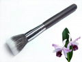 Single cosmetic brush 1