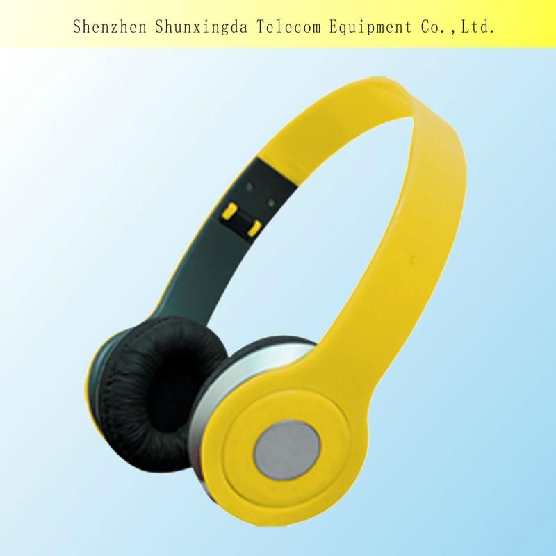 Wired Noise Canceling cellphone headphone