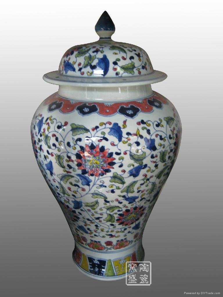 Wholesale hand painted Chinese blue and white ceramic jar  2