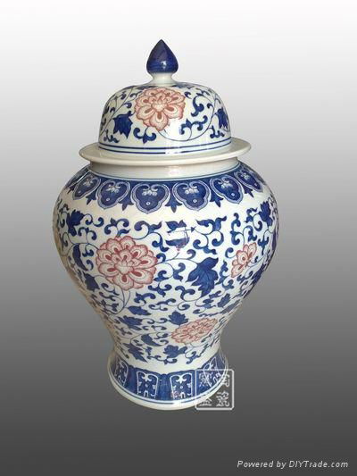 Wholesale hand painted Chinese blue and white ceramic jar  3