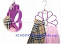 High quality flower shaped velvet silk scarf hanger