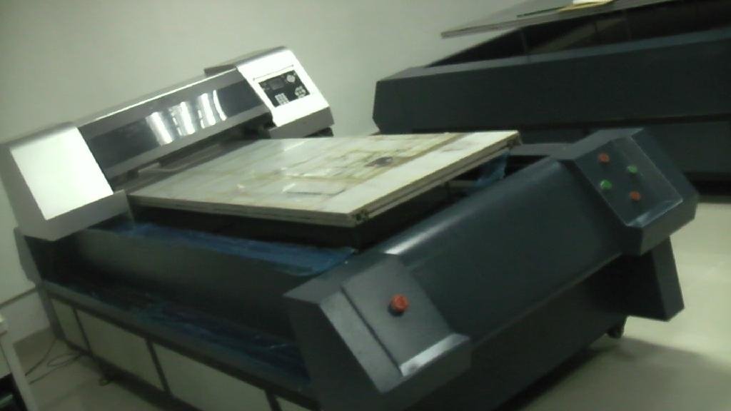 LOGE A1-2000 digital flatbed printer 3