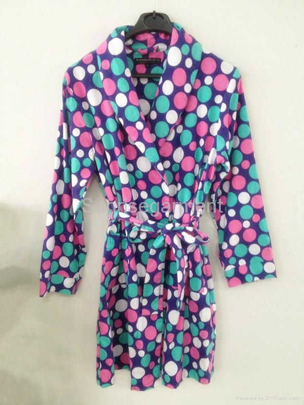Colorful dot printed flannel wholesale bathrobe