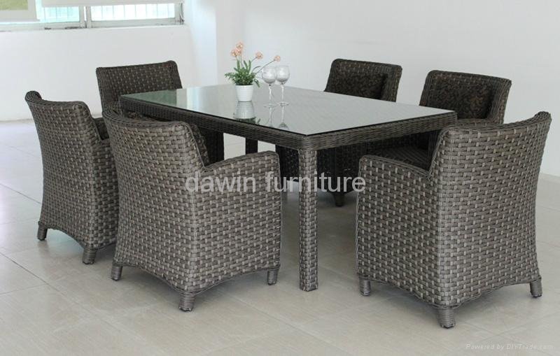 Rattan dining table with 6 chairs 