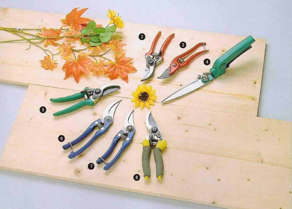 Garden tool pruner