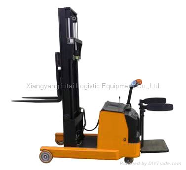 electric reach stacker with double mast 