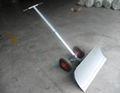 snow shovel with wheels 1