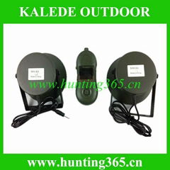 Hunting speaker with LCD and animal sound