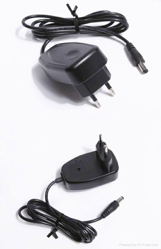 Travel Battery Charger for 8.4V/1A With Plug in 2