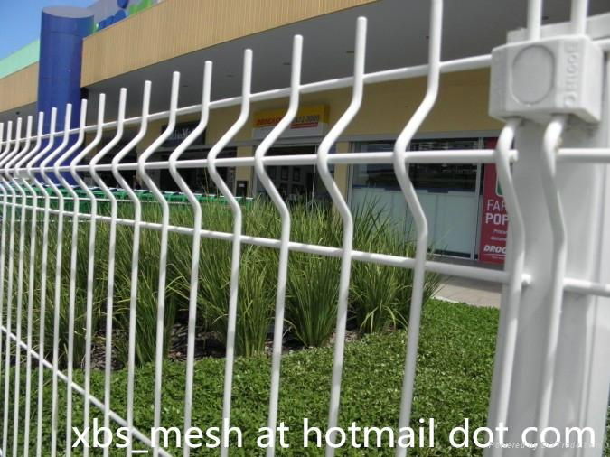 Welded mesh panel fence 2