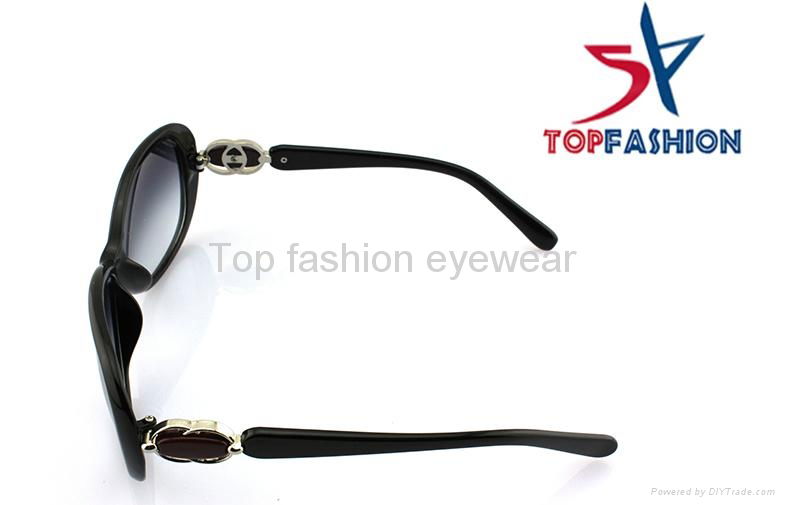 UV400 Womens Fashion Sunglasses , Round Frame Eyewear For Tourist 3