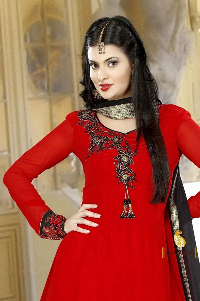  	Pavitraa  Elegant Magenta Red and Black Salwar Kameez 3