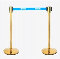 Queue manager retractable belt stanchions