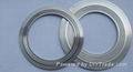 Metal serrated gasket with outer ring