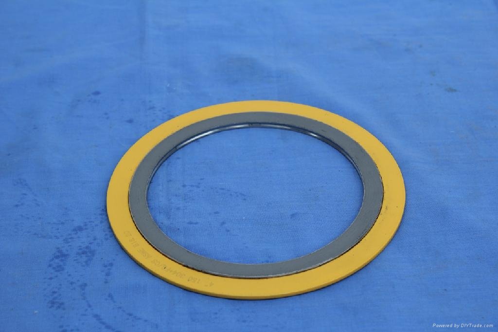 Metal serrated gasket with outer ring 4