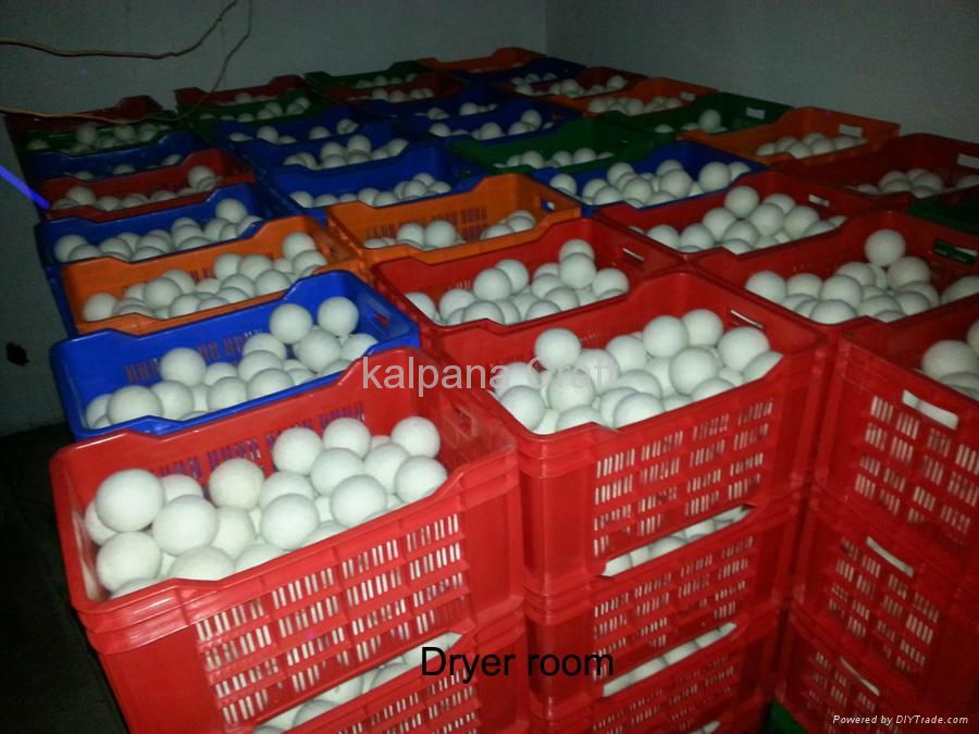 Wool dryer balls