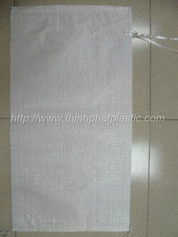 Bag for packaging goods with tie strings 3