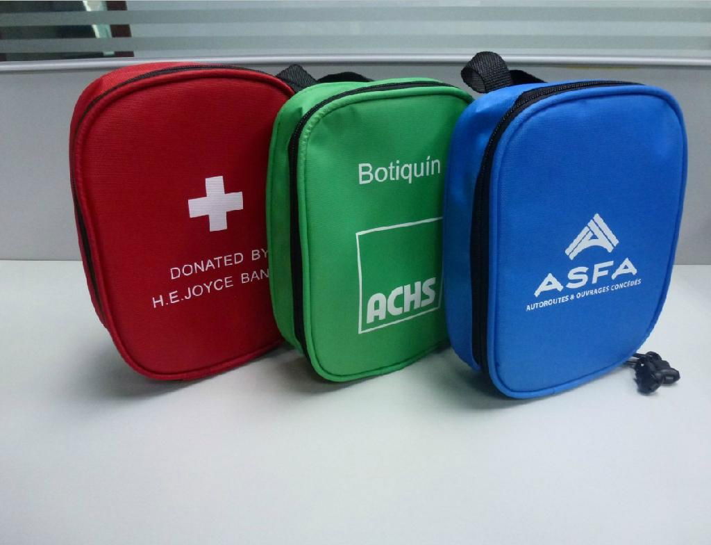 Outdoor Travel First Aid Kits with medical supplies 2