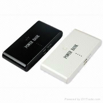 Dual USB Power Bank with 20,000mAh Capacity Charging, Used for iPad/Samsung/iPho 2
