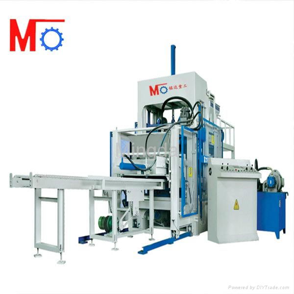 QT4-15 Concrete block making machine 3