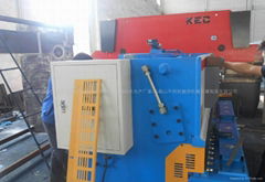 Hydraulic shearing machine