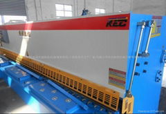 Hydraulic shearing machine