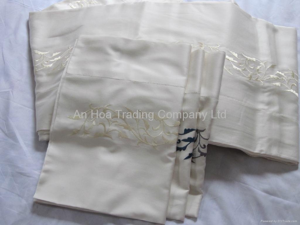 Hand embroidery pattern bed sheet 2