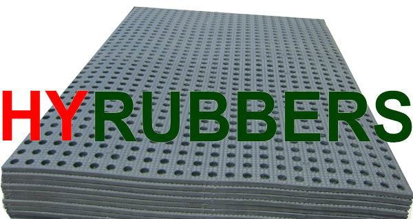 1100mm x 1640mm x 18mm  Rubber mat 