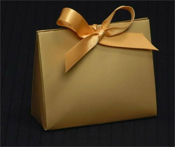 210gsm white cardboard wholesale customized gift paper bag