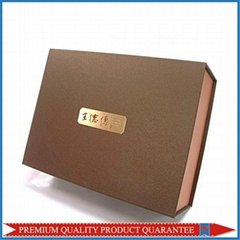 Collapsible Box with Magnet