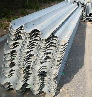 Hot dip galvanized highway guardrail
