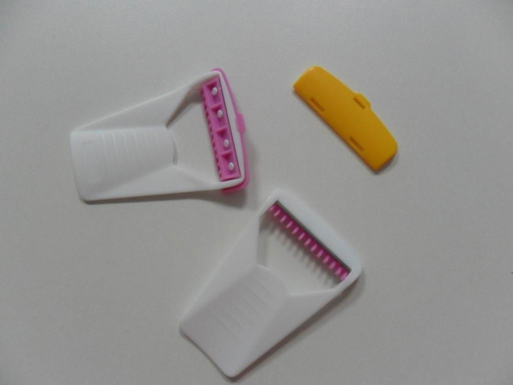 Disposable razor for medical or daily use 2