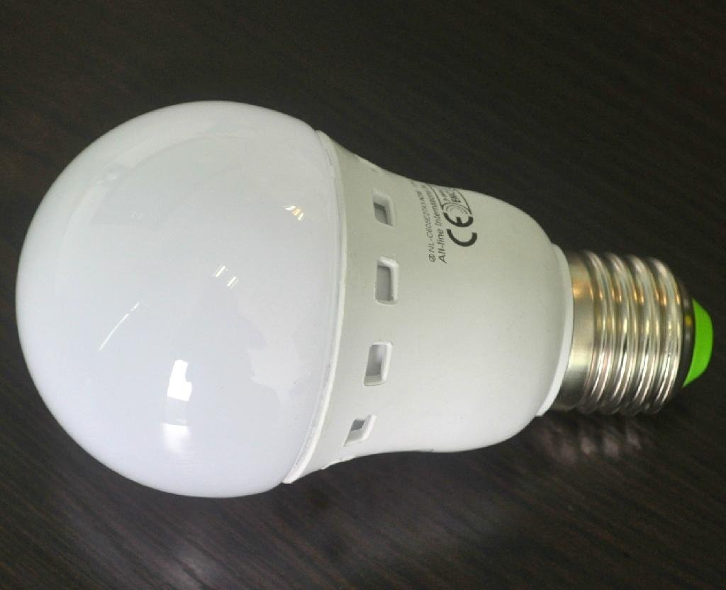 直径小发光角度大光效高的LED球泡灯 2