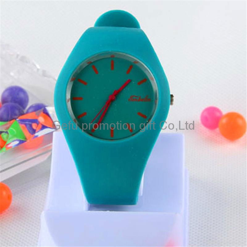 2014 kitty item popular design silicone watch 3
