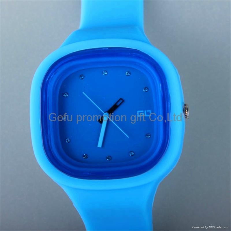 2014 stylish sports silicone jelly watch 