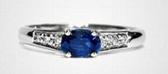 18K WHITE GOLD RING - BLUE SAPPHIRE (0.70CT) & DIAMONDS (0.06CT)