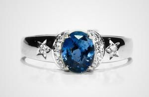 14K WHITE GOLD RING - BLUE SAPHHIRE (1.07CT) & DIAMONDS (0.12CT)