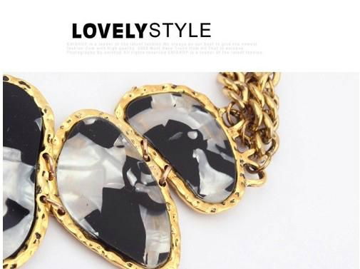 Environmental metal alloy rhinestone statement necklace  2