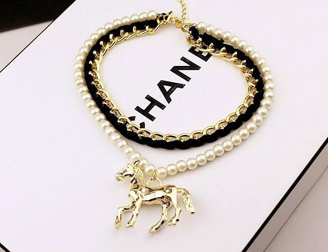 Fahsion pearl chain horse pendant necklace jewelry for ladies 2